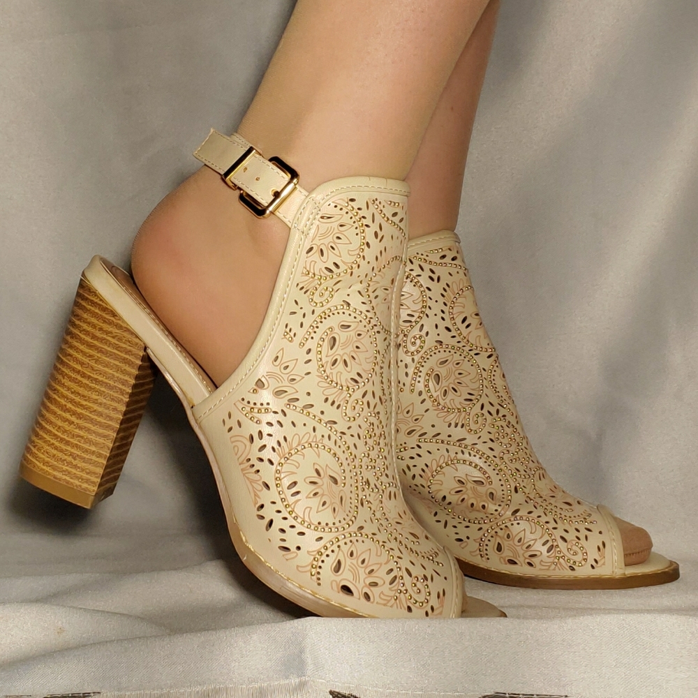 Hot Tomato | Block Heels - Picture 4 of 5